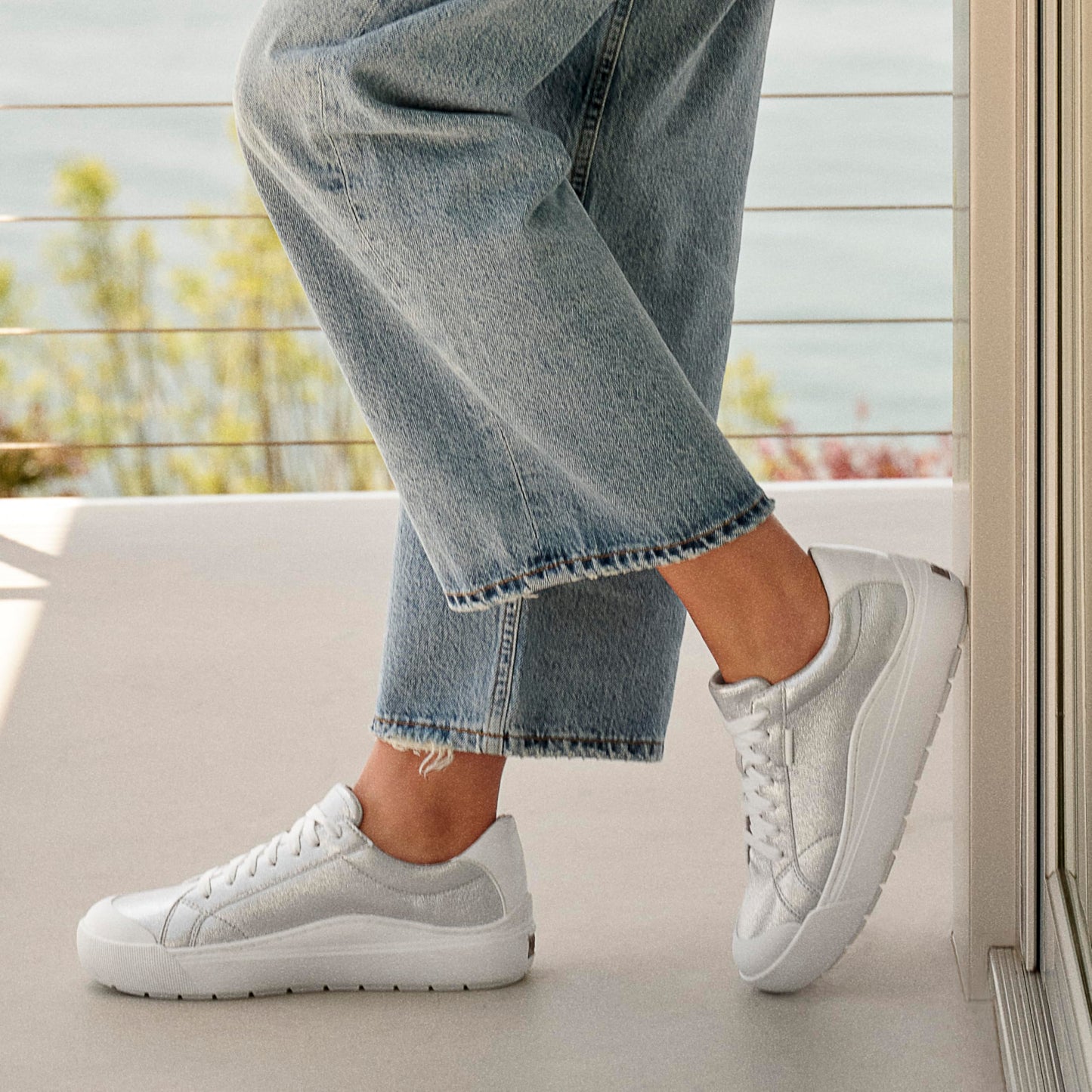 Dr. Scholl's Women's Time Off Sneaker Sneaker White 9 M